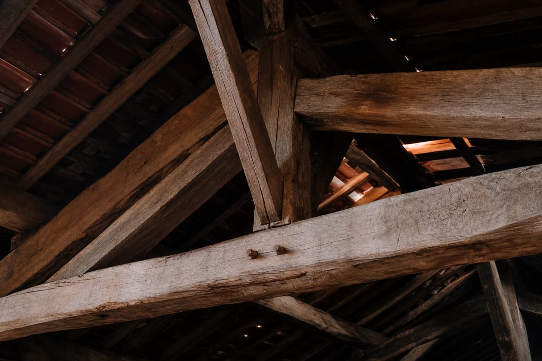 Exemple : inspection de charpente en bois sous combles
